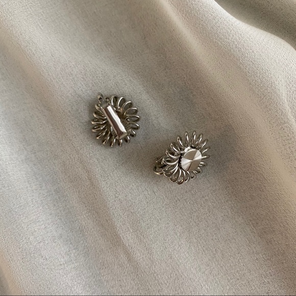 VTG Silver Round Spiral Twisted Clip Earrings - Picture 6 of 7